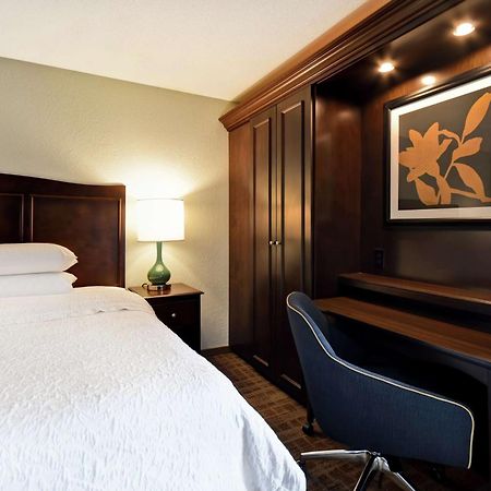 Hampton Inn Overland Park Exterior photo