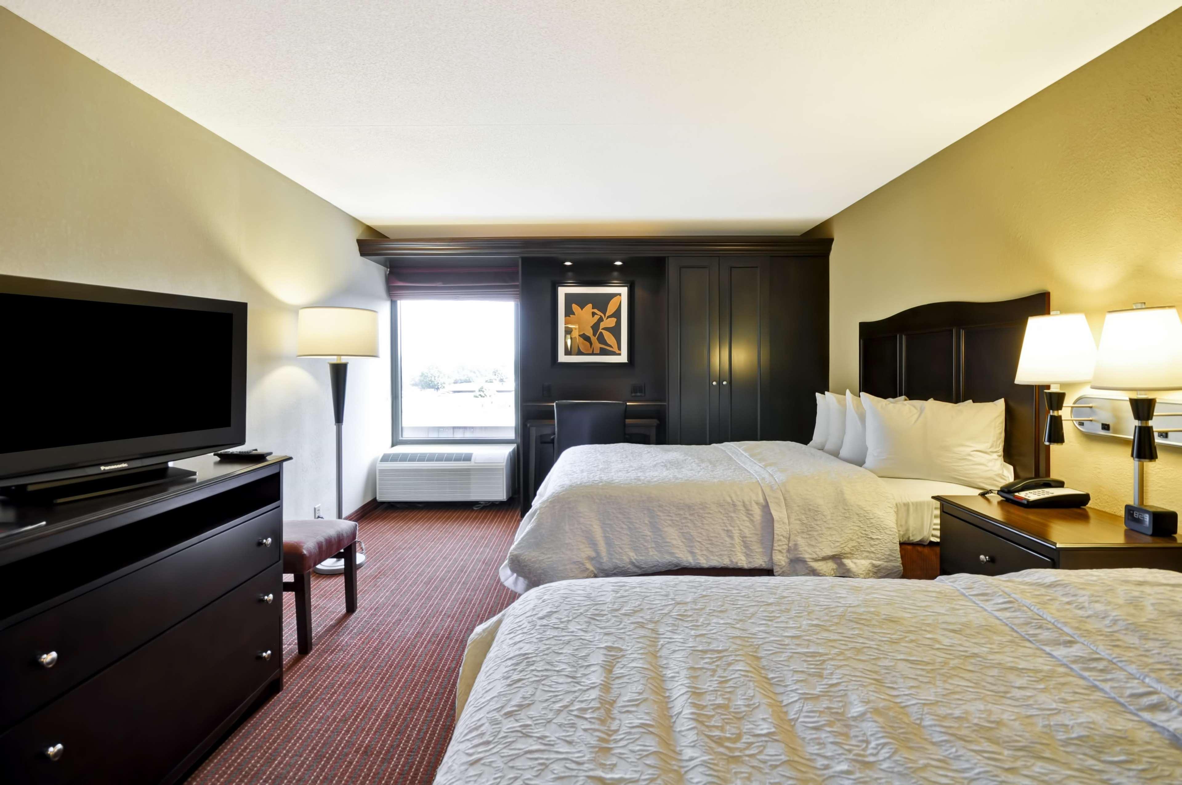 Hampton Inn Overland Park Exterior photo