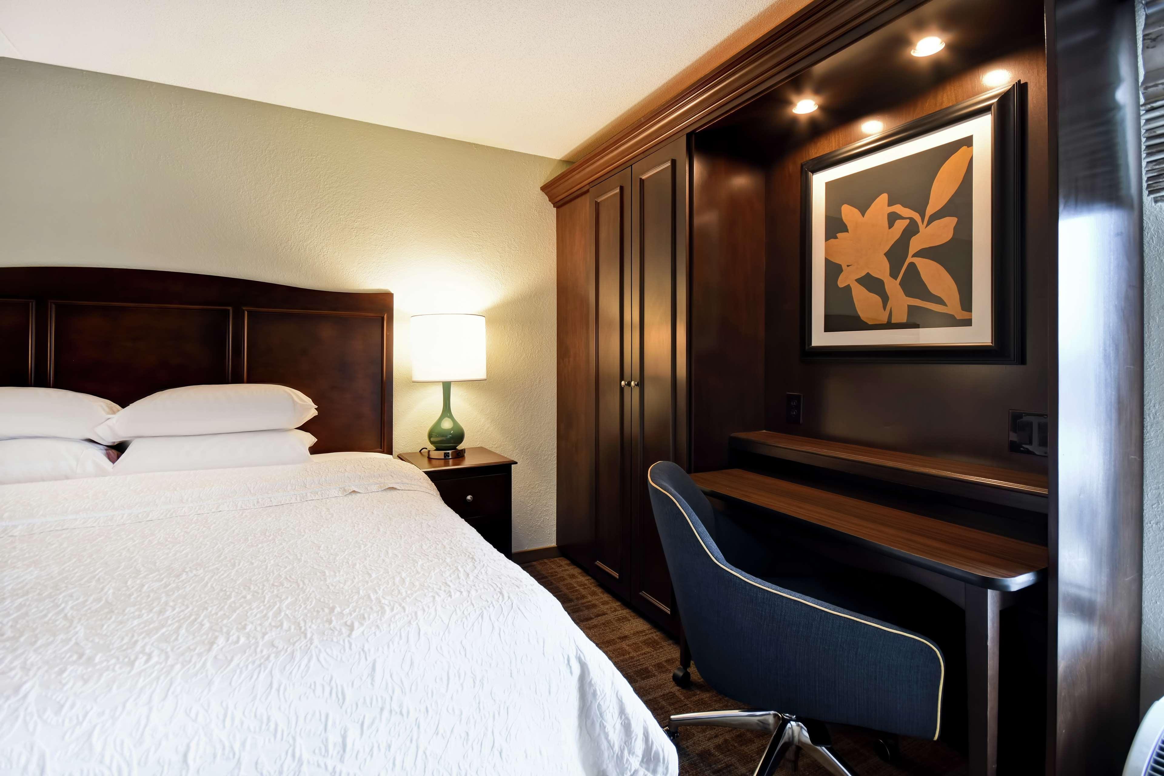 Hampton Inn Overland Park Exterior photo