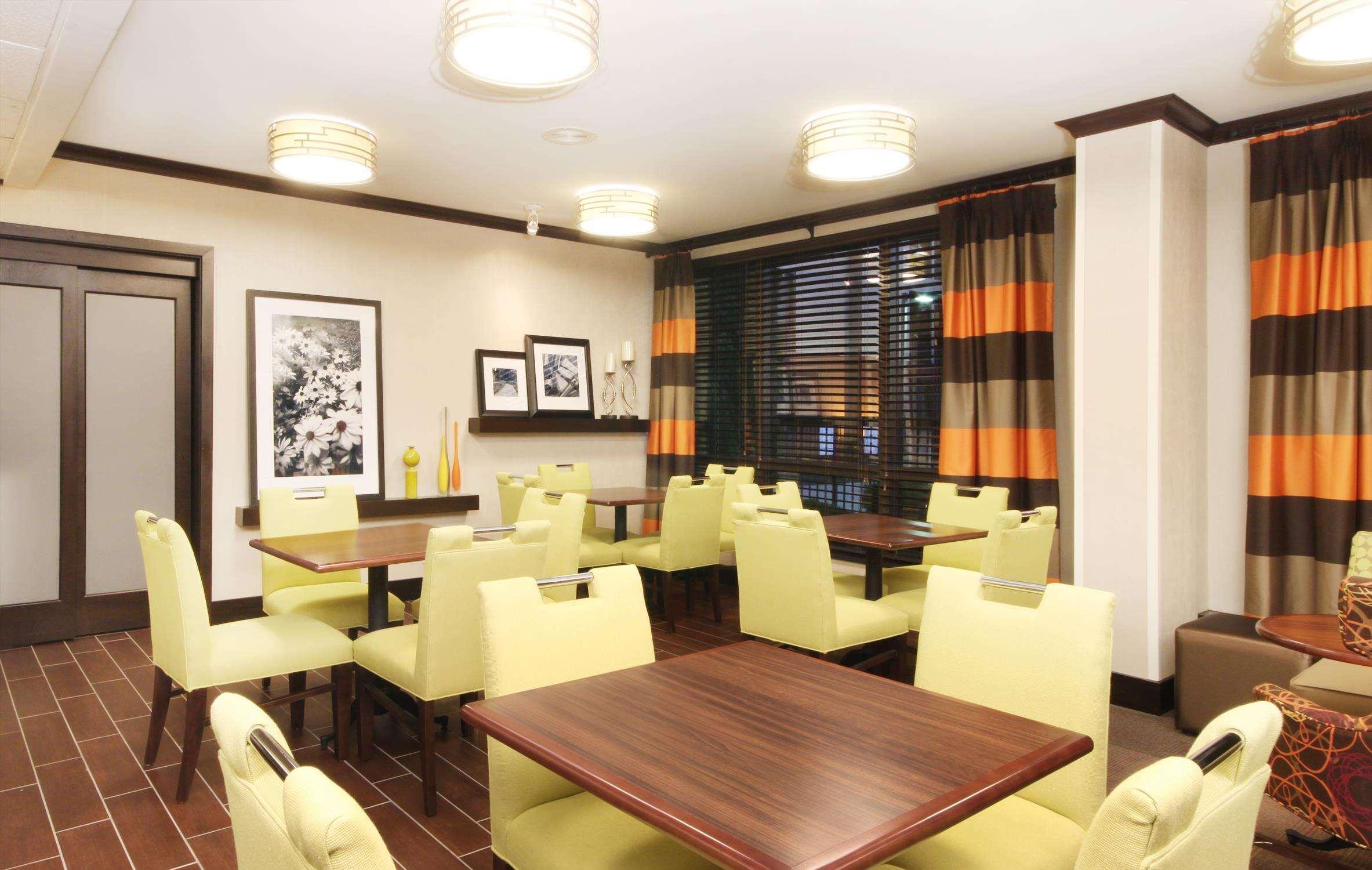 Hampton Inn Overland Park Restaurant photo