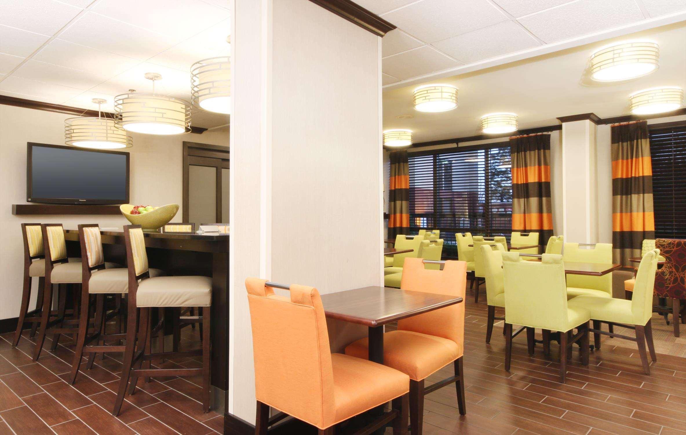 Hampton Inn Overland Park Restaurant photo