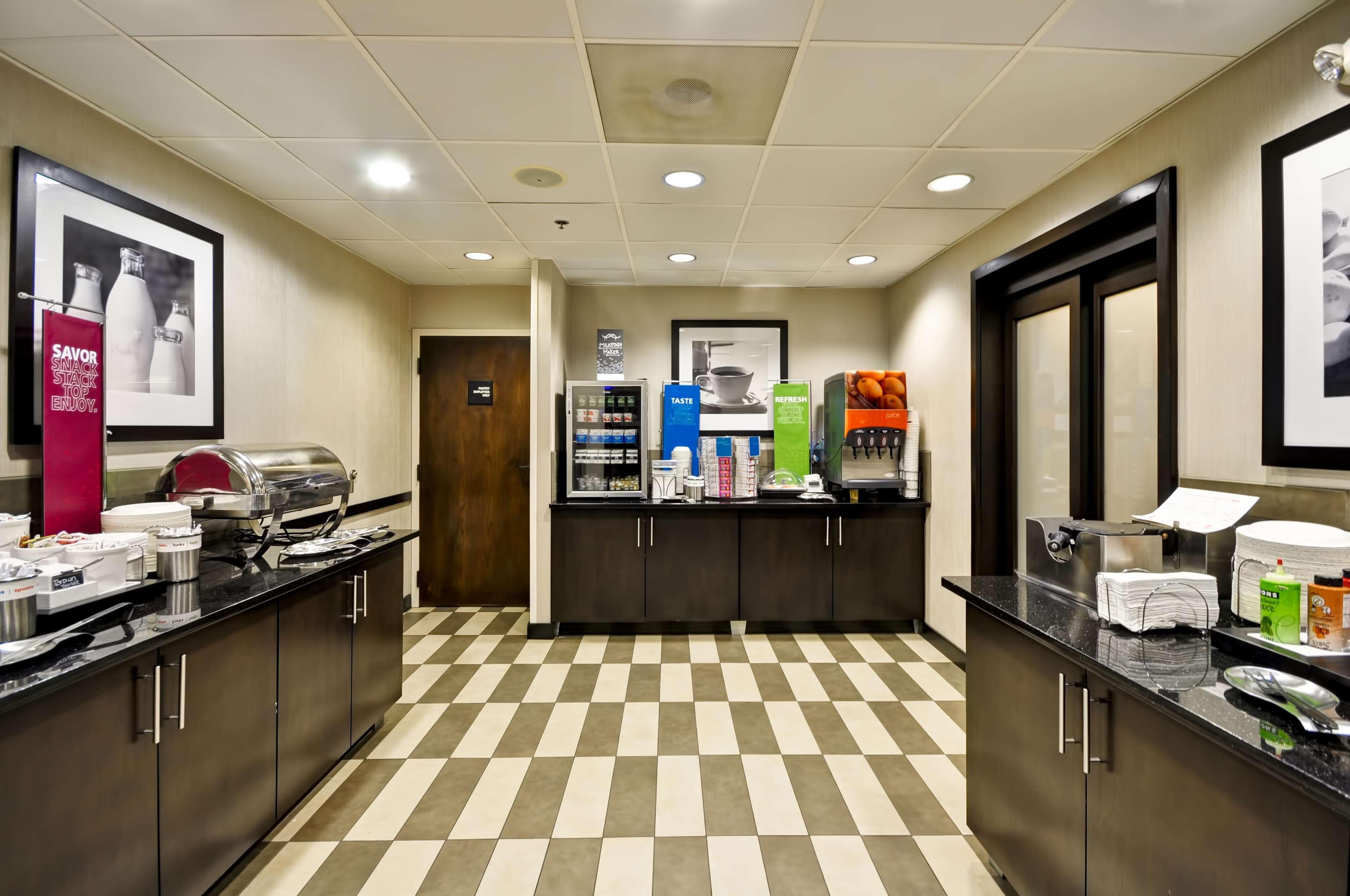 Hampton Inn Overland Park Exterior photo