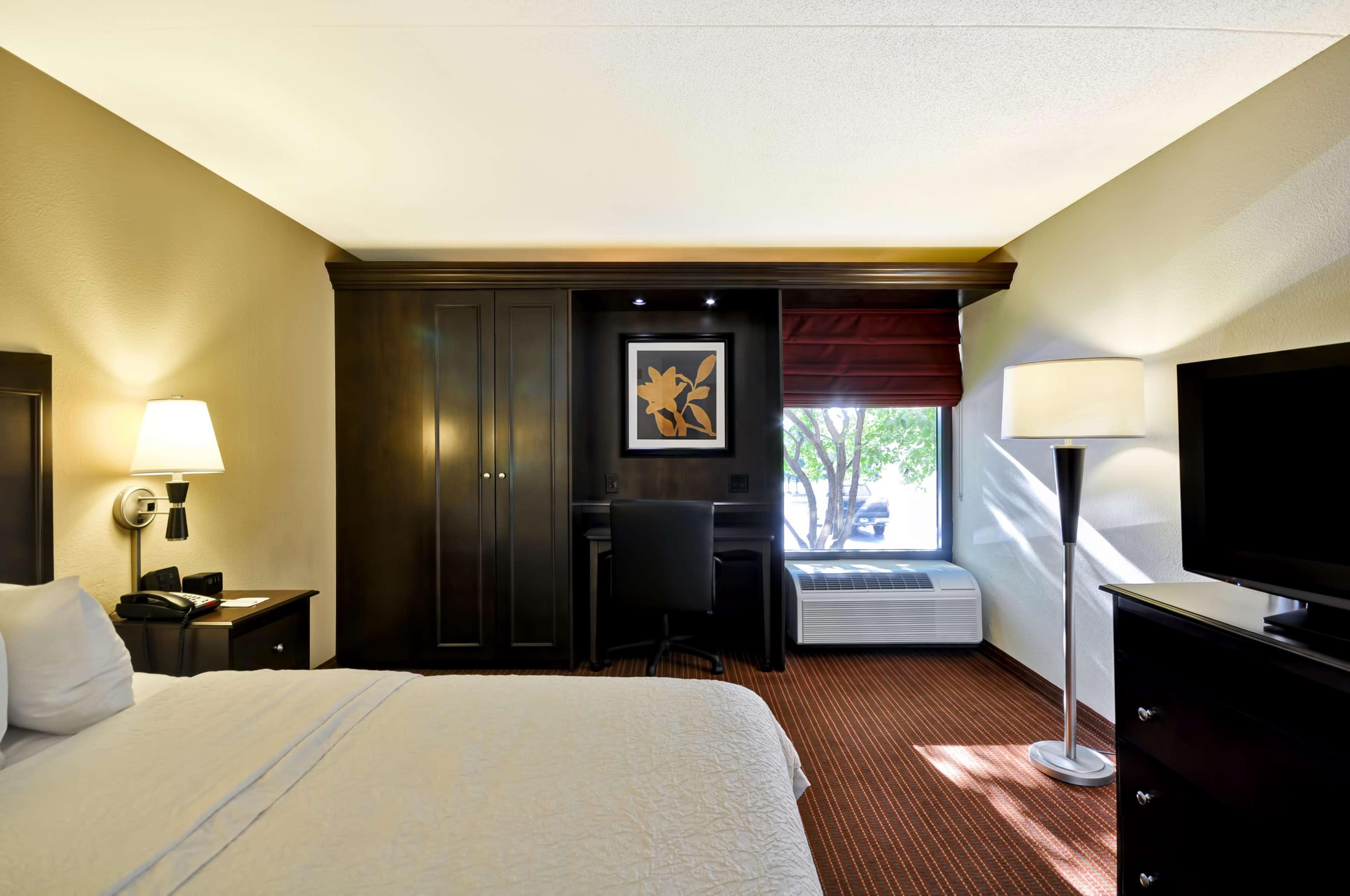 Hampton Inn Overland Park Exterior photo