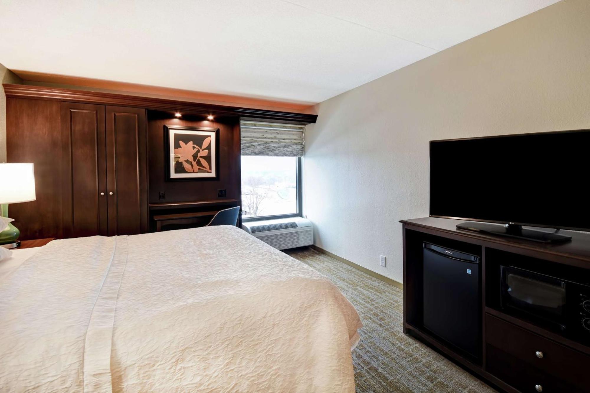 Hampton Inn Overland Park Exterior photo